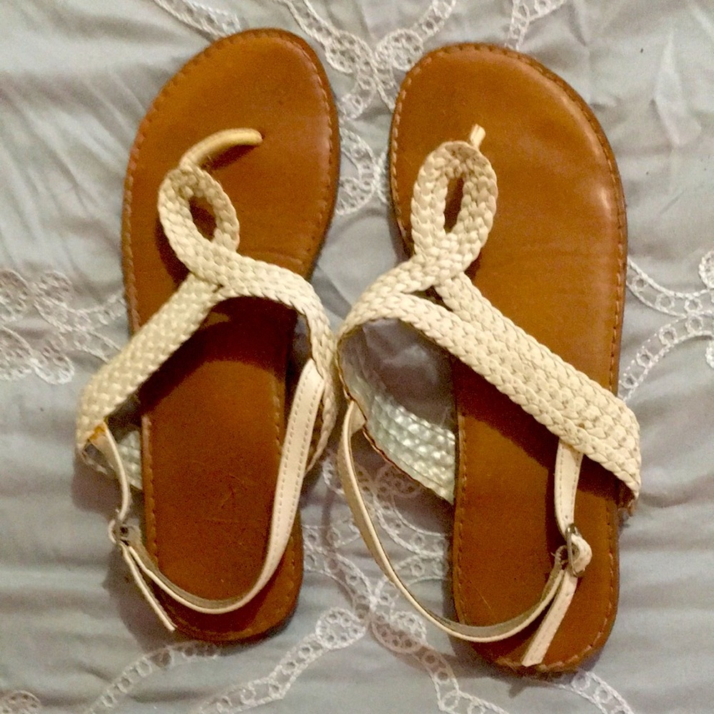 Toe Sandals, white in color